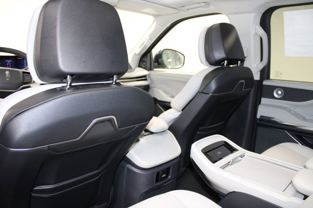 New 2026 Lincoln Navigator L Reserve image 30