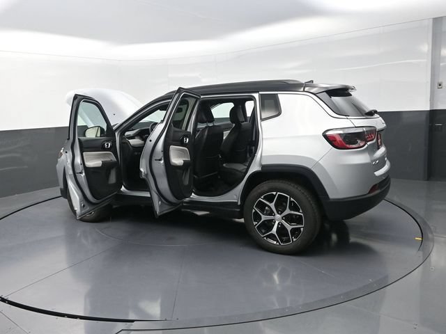 Used 2024 Jeep Compass Limited AWD/4WD image 33
