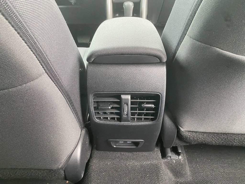 Used 2024 Toyota Corolla Cross SE image 27