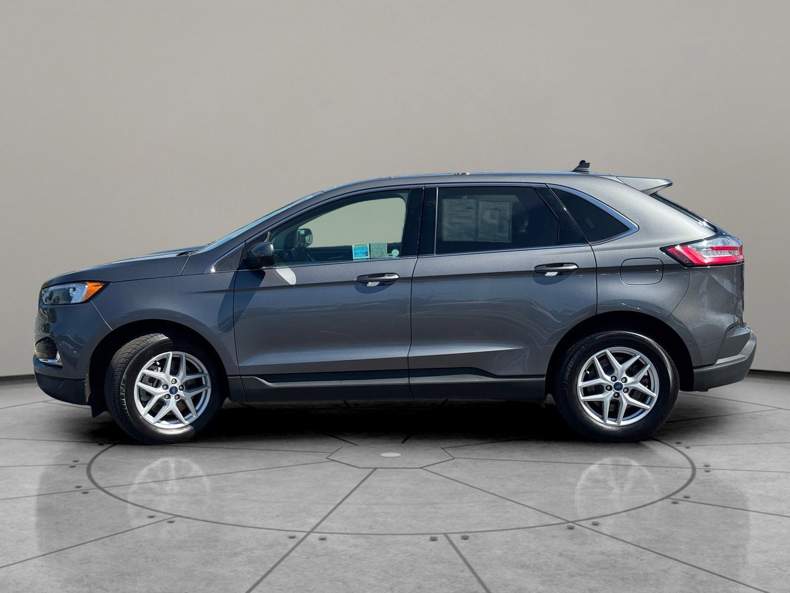 Used 2022 Ford Edge SEL image 8