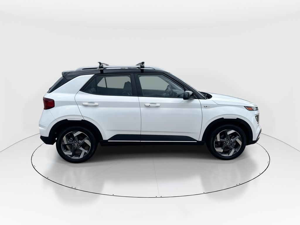 Used 2024 Hyundai Venue Limited FWD image 9