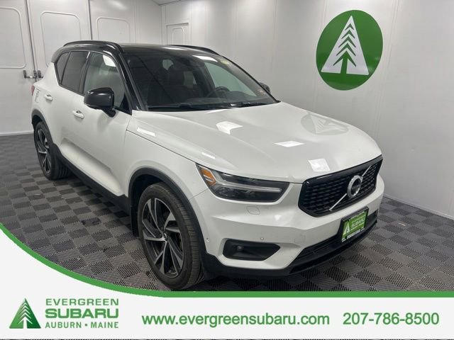 Used 2022 Volvo XC40 T5 R-Design w/ Advanced Package