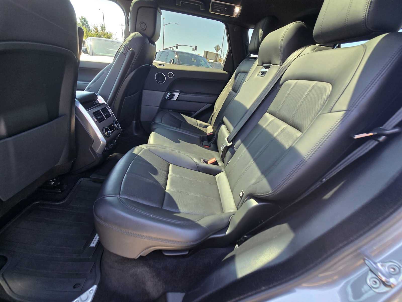 Used 2020 Land Rover Range Rover Sport HSE AWD/4WD image 17