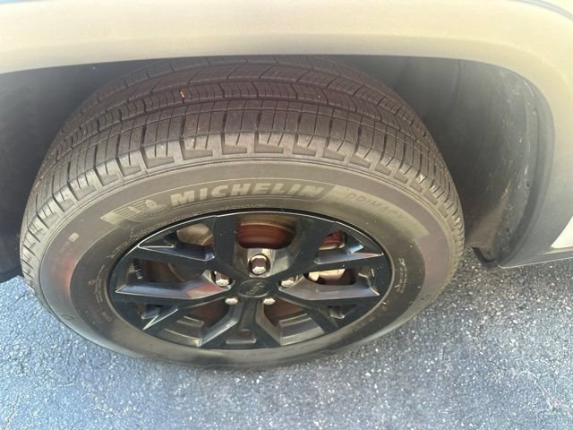 Used 2025 Jeep Grand Cherokee Altitude AWD/4WD image 18
