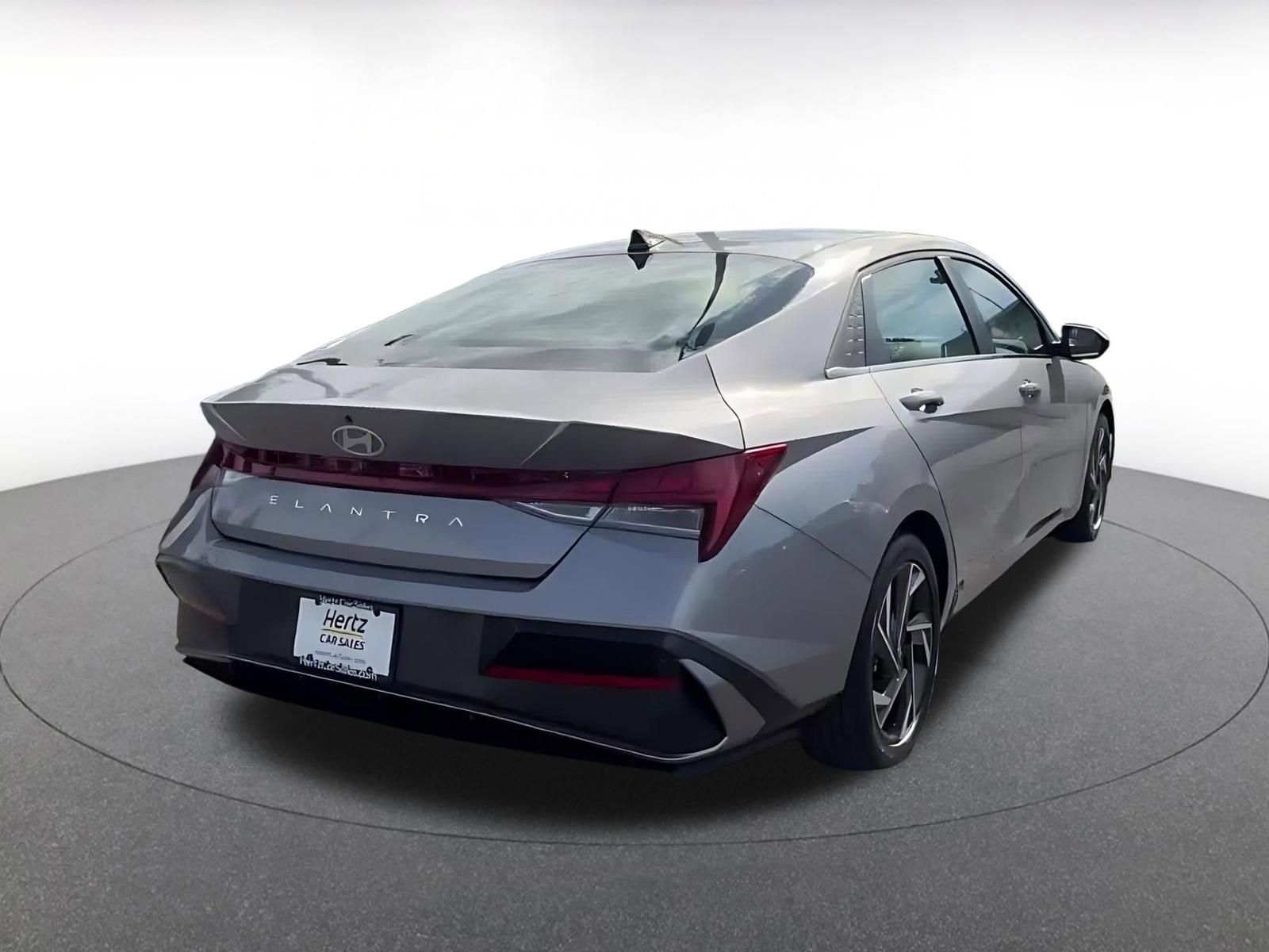 Used 2025 Hyundai Elantra SEL image 14