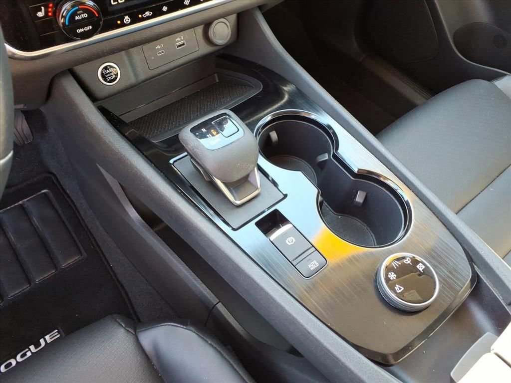 Used 2023 Nissan Rogue SV w/ SV Premium Package image 27