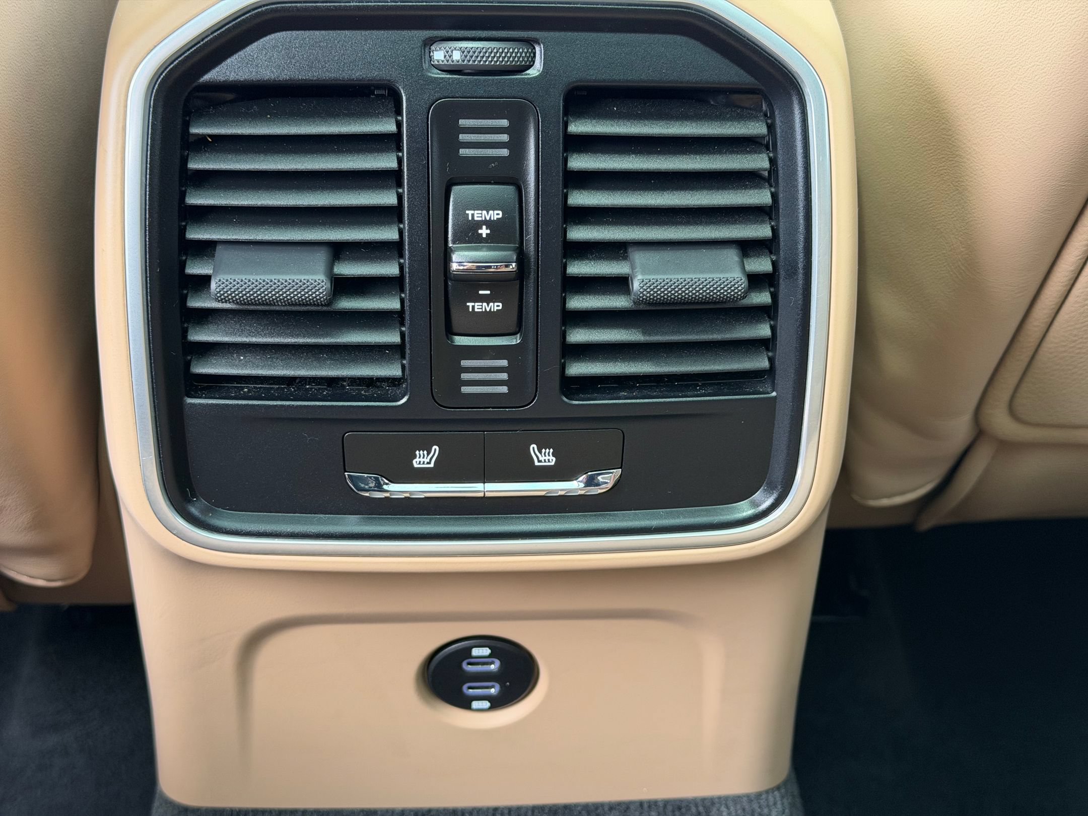 Certified 2023 Porsche Macan AWD/4WD image 22