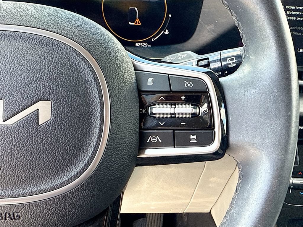 Used 2024 Kia Carnival FWD image 40