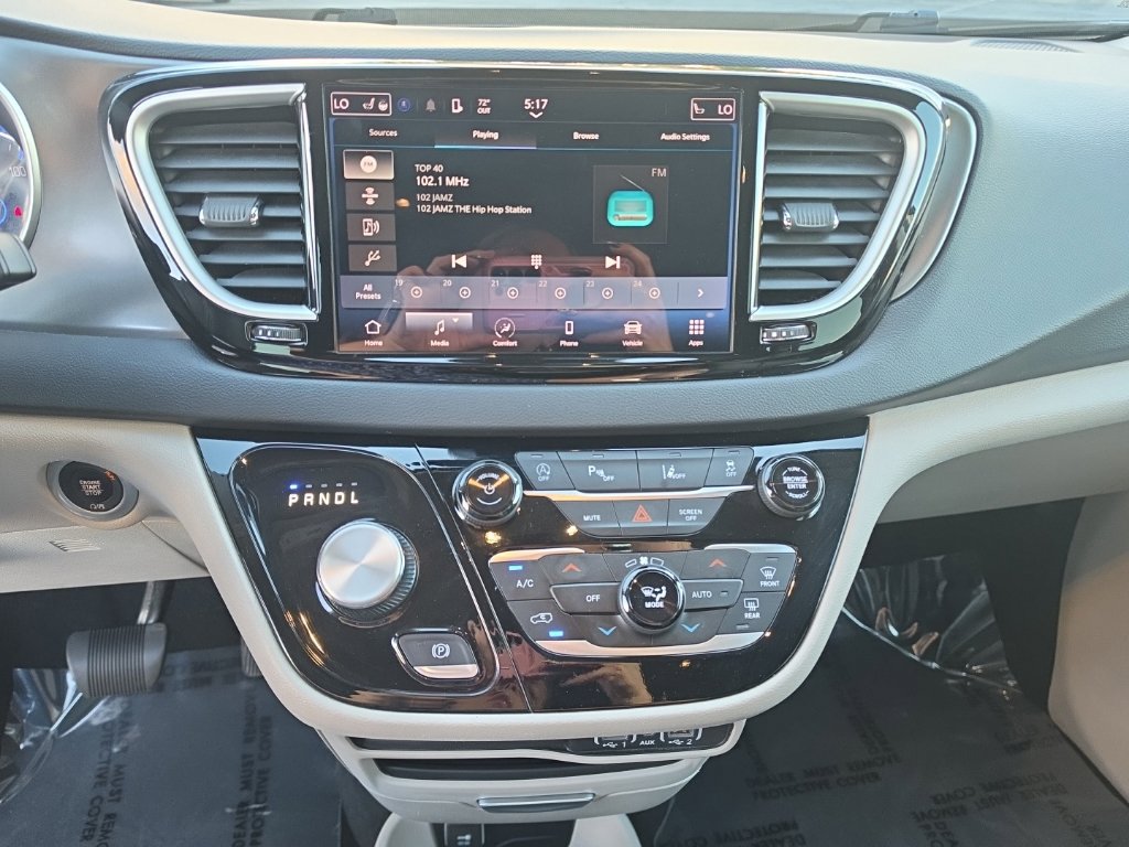 Used 2024 Chrysler Pacifica Touring-L FWD image 25