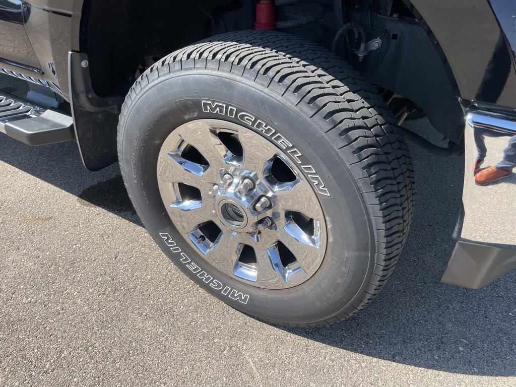 Used 2017 Ford F250 Lariat w/ Chrome Package image 3