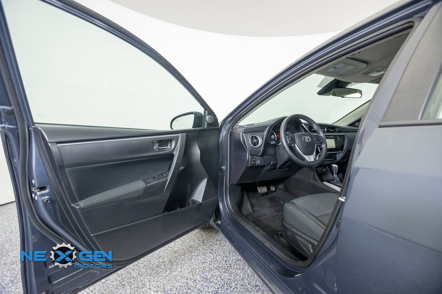 Used 2018 Toyota Corolla LE FWD image 9