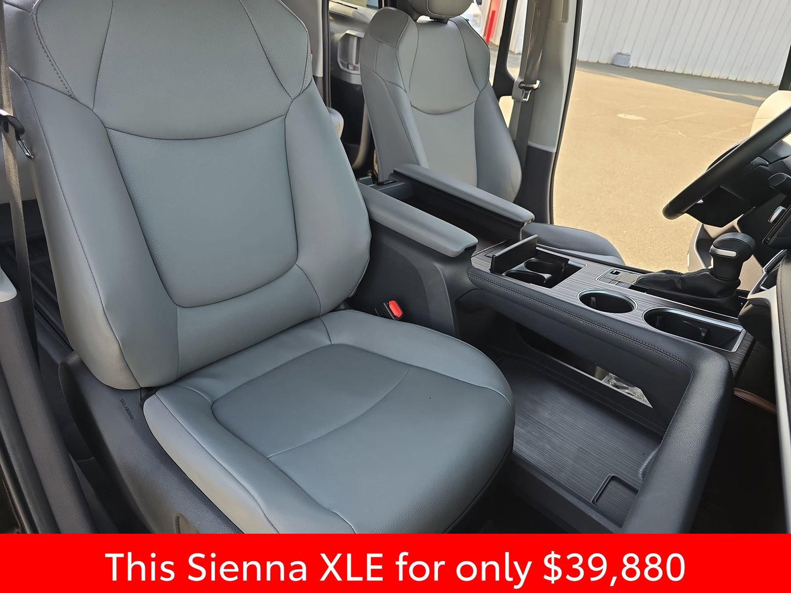 Used 2023 Toyota Sienna XLE image 16