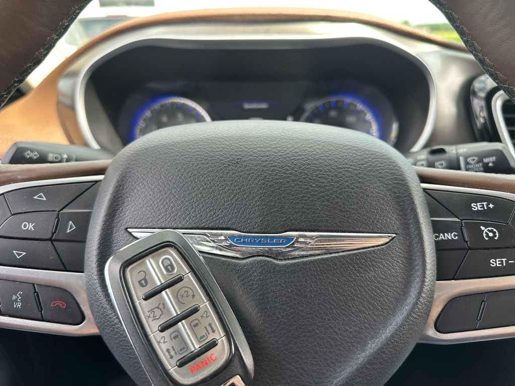 Used 2017 Chrysler Pacifica Limited w/ UConnect Theater Package FWD image 41