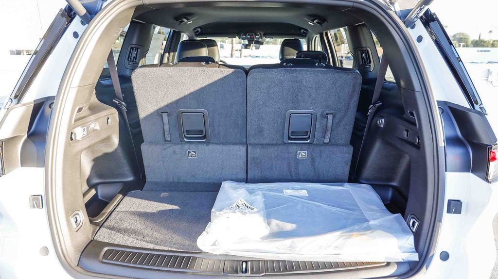 New 2025 Jeep Grand Cherokee L Laredo image 27