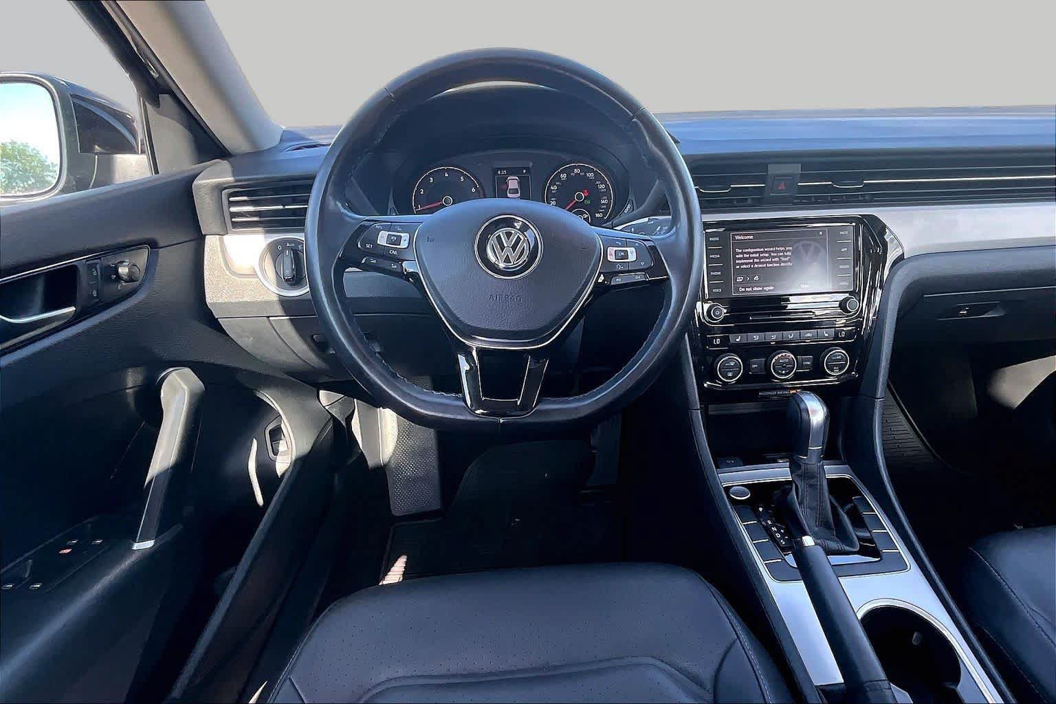 Used 2020 Volkswagen Passat 2.0T SE FWD image 6