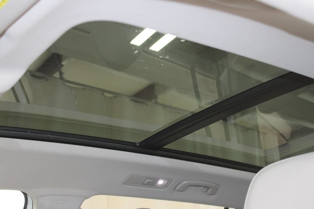 Used 2019 Volkswagen Tiguan SEL FWD image 48