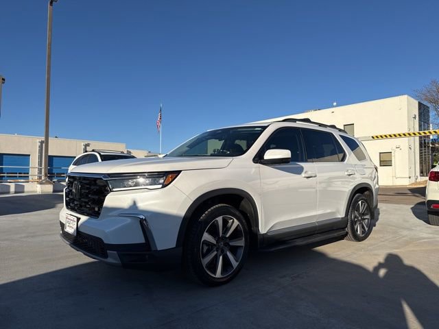 Used 2025 Honda Pilot Elite image 2