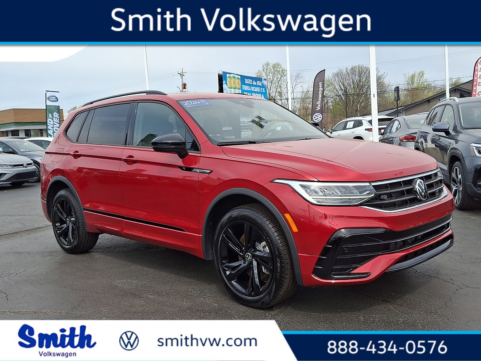 Certified 2024 Volkswagen Tiguan SE R-Line AWD/4WD image 1