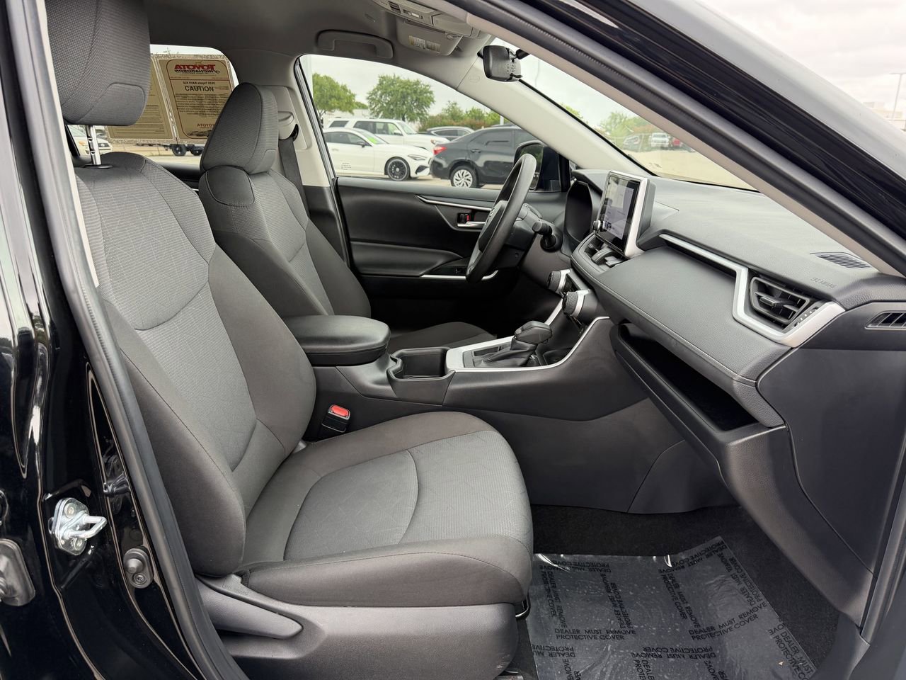 Used 2025 Toyota RAV4 XLE FWD image 31