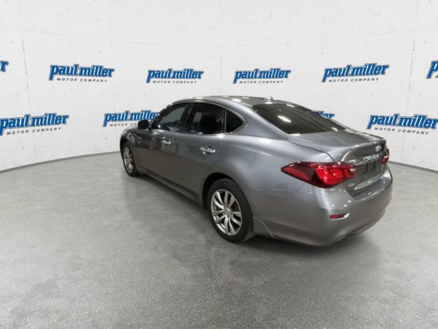 Used 2018 INFINITI Q70 Luxe w/ Cargo Package image 8
