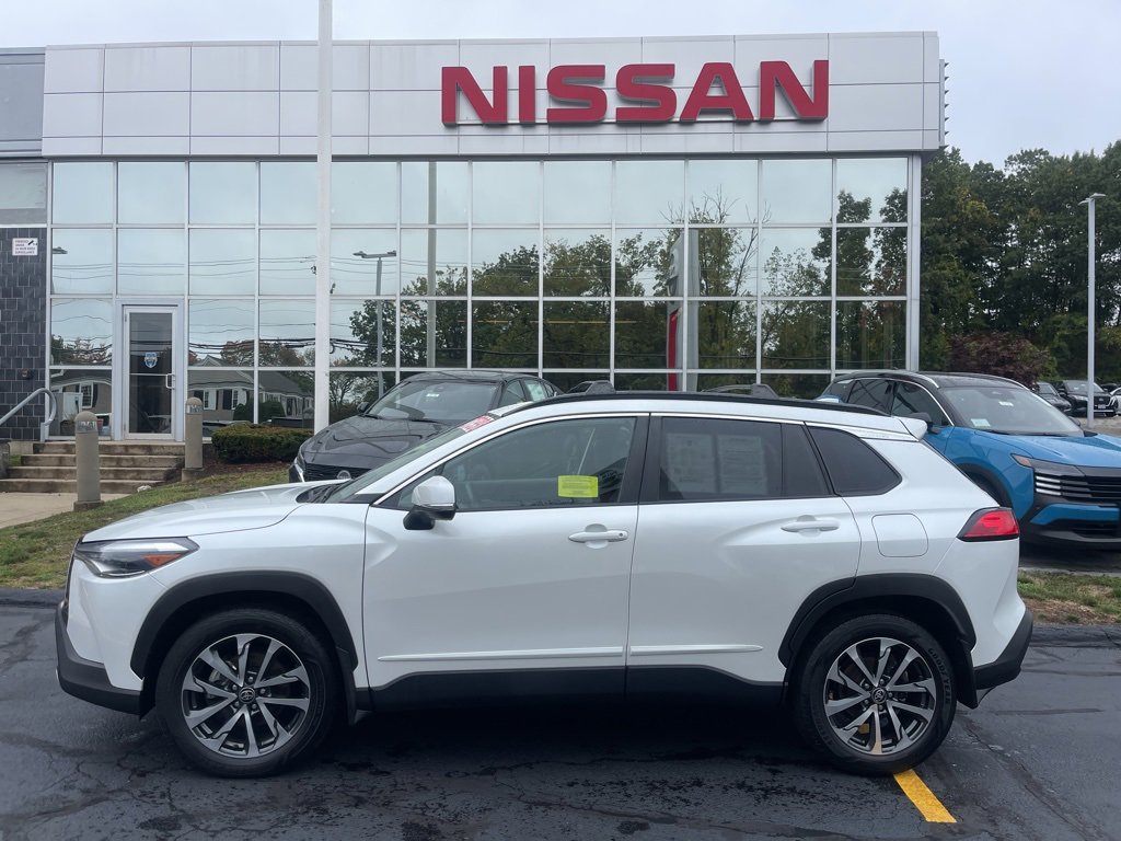 Used 2022 Toyota Corolla Cross XLE w/ Convenience Package video 2