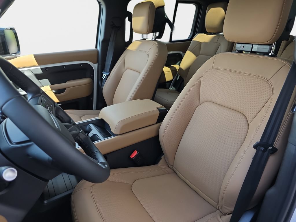 New 2026 Land Rover Defender 130 X-Dynamic SE AWD/4WD image 15