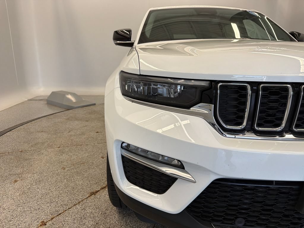 Used 2022 Jeep Grand Cherokee Limited 4xe w/ Luxury Tech Group II AWD/4WD image 4
