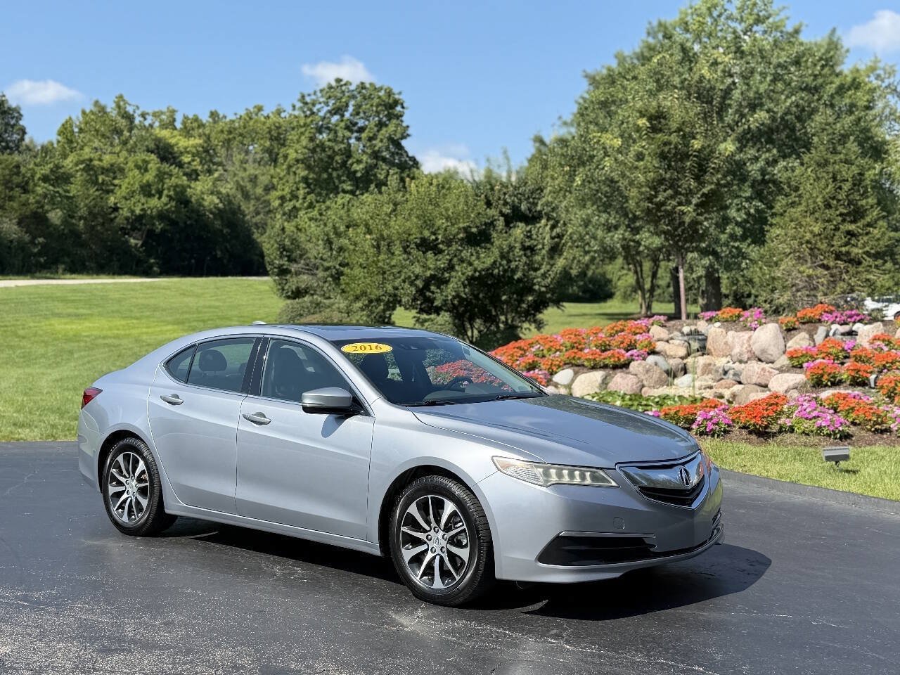 Used 2016 Acura TLX w/ Technology Package FWD image 1