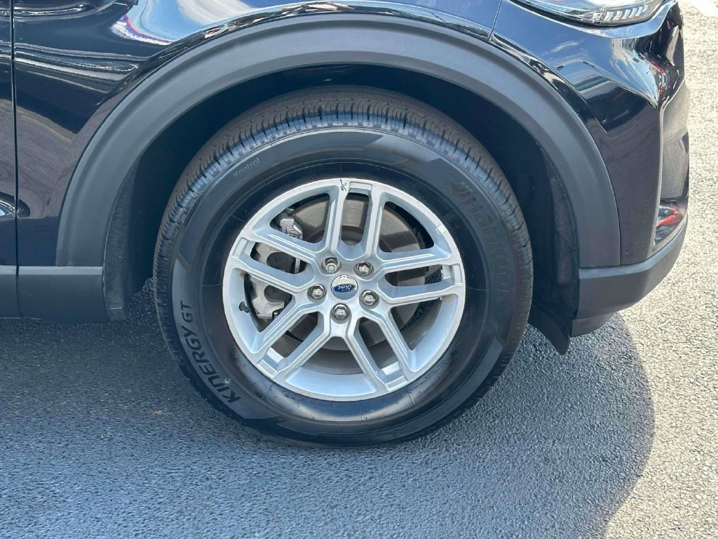 Used 2026 Ford Explorer Active AWD/4WD image 7