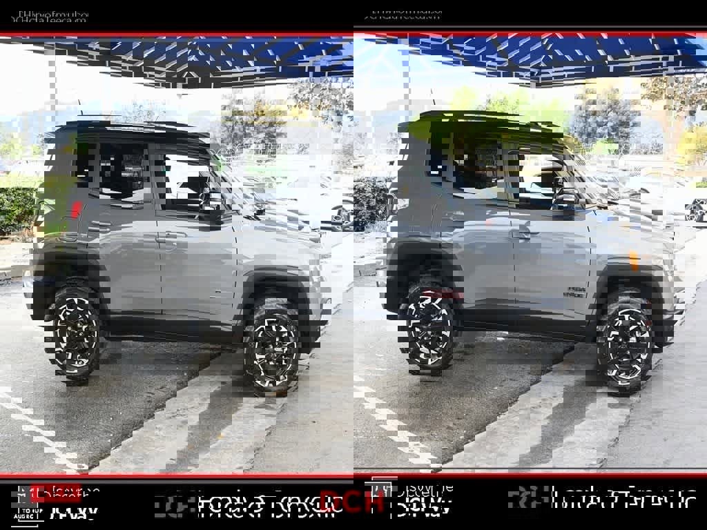 Used 2023 Jeep Renegade Trailhawk image 5