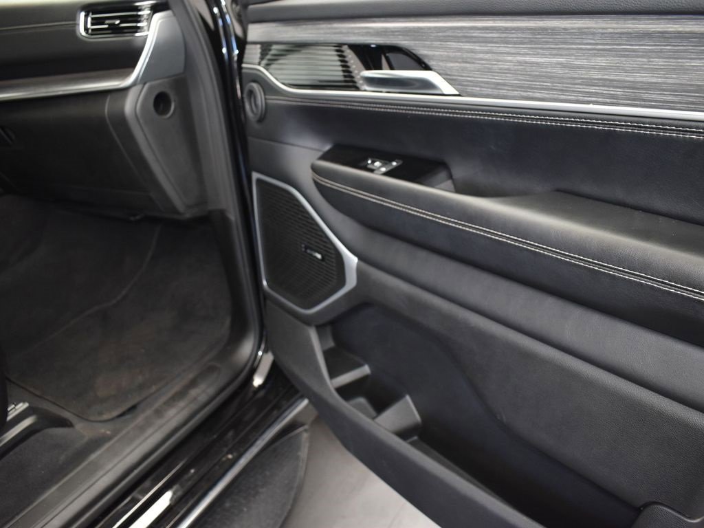 Used 2024 Jeep Wagoneer L Series II w/ Flexible Seating Group image 24