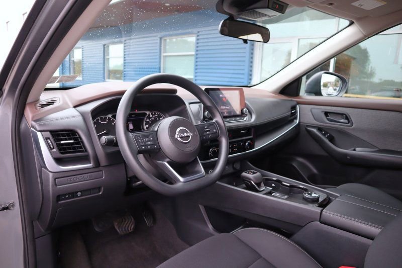 Used 2023 Nissan Rogue S image 10