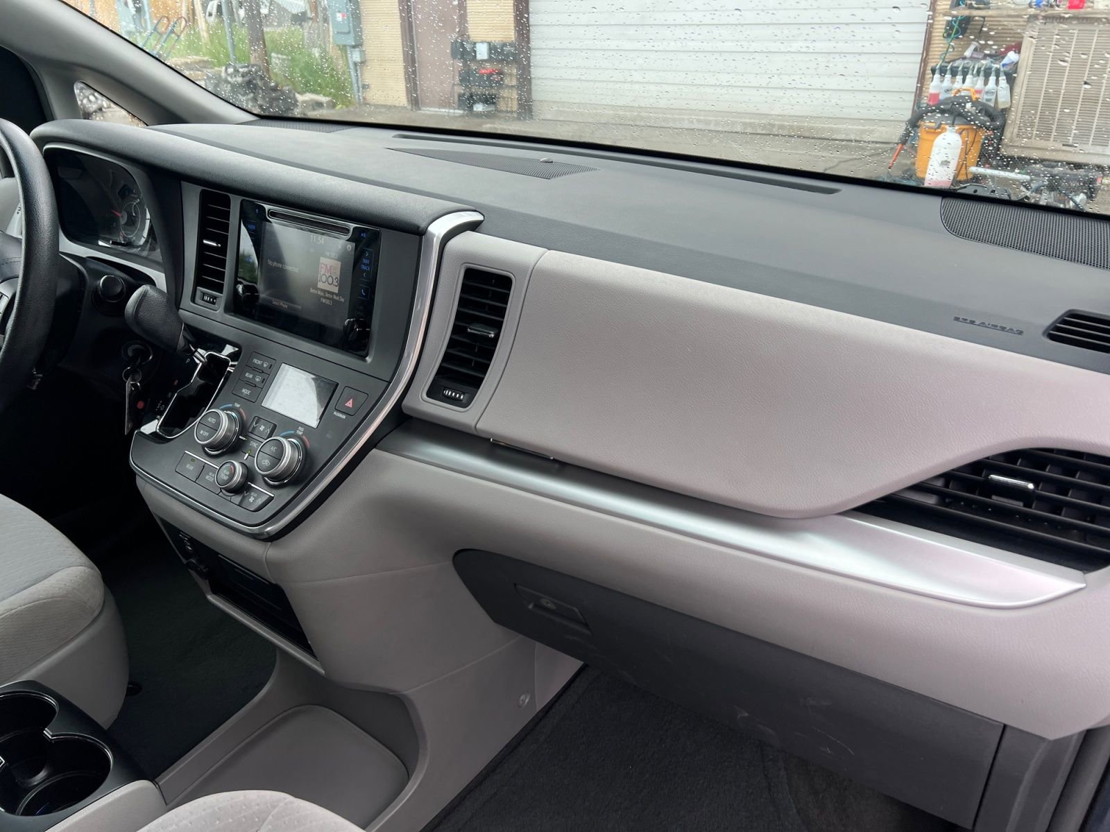 Used 2017 Toyota Sienna LE FWD image 16