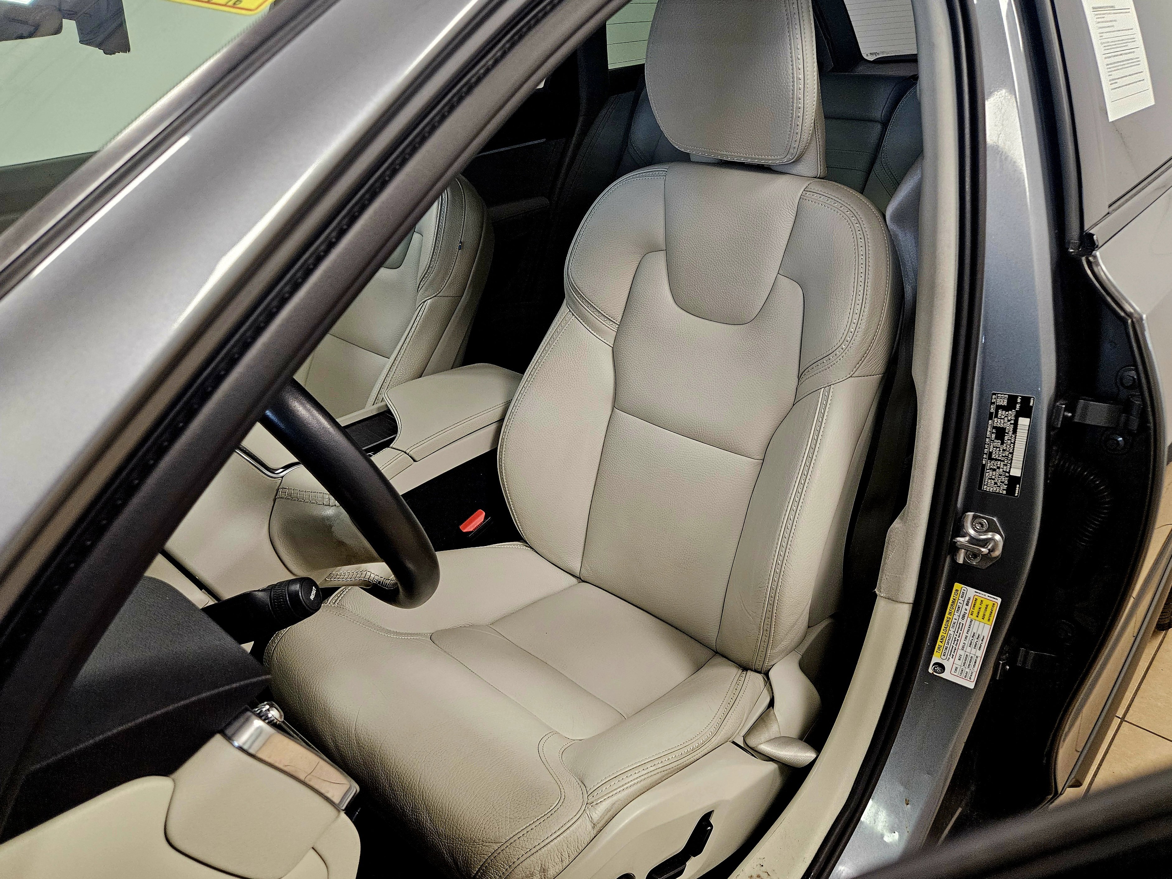 Used 2020 Volvo V90 T6 Cross Country image 36