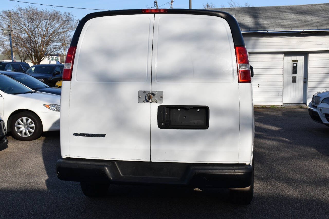 Used 2018 Chevrolet Express 2500 Extended RWD image 4