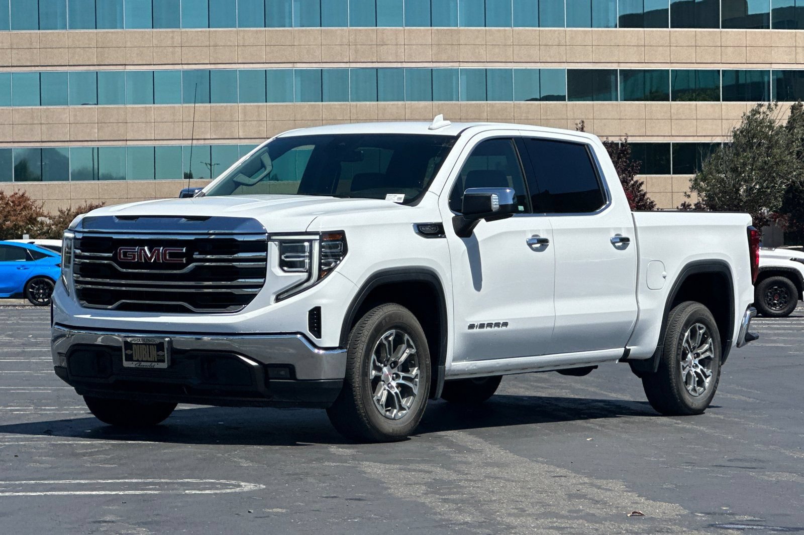 Used 2025 GMC Sierra 1500 SLT RWD image 8