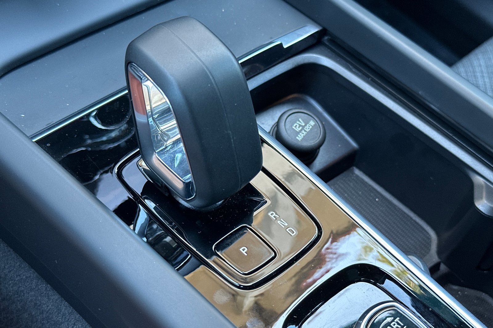 Certified 2025 Volvo XC60 B5 Core w/ Protection Package Premier image 24