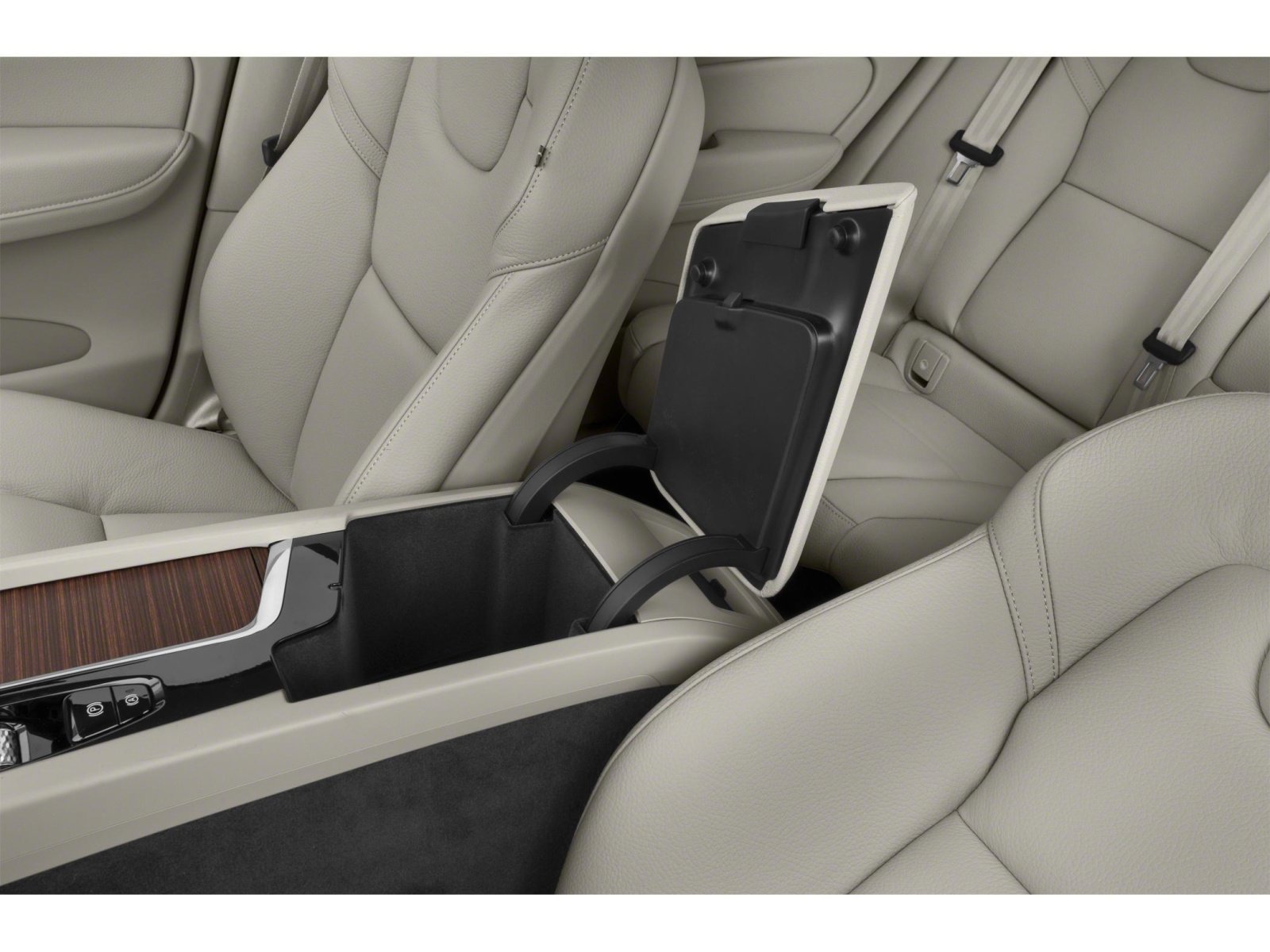 Used 2021 Volvo XC60 T5 Momentum w/ Premium Package FWD image 9