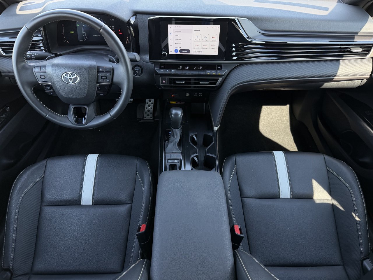Used 2025 Toyota Camry SE FWD image 10