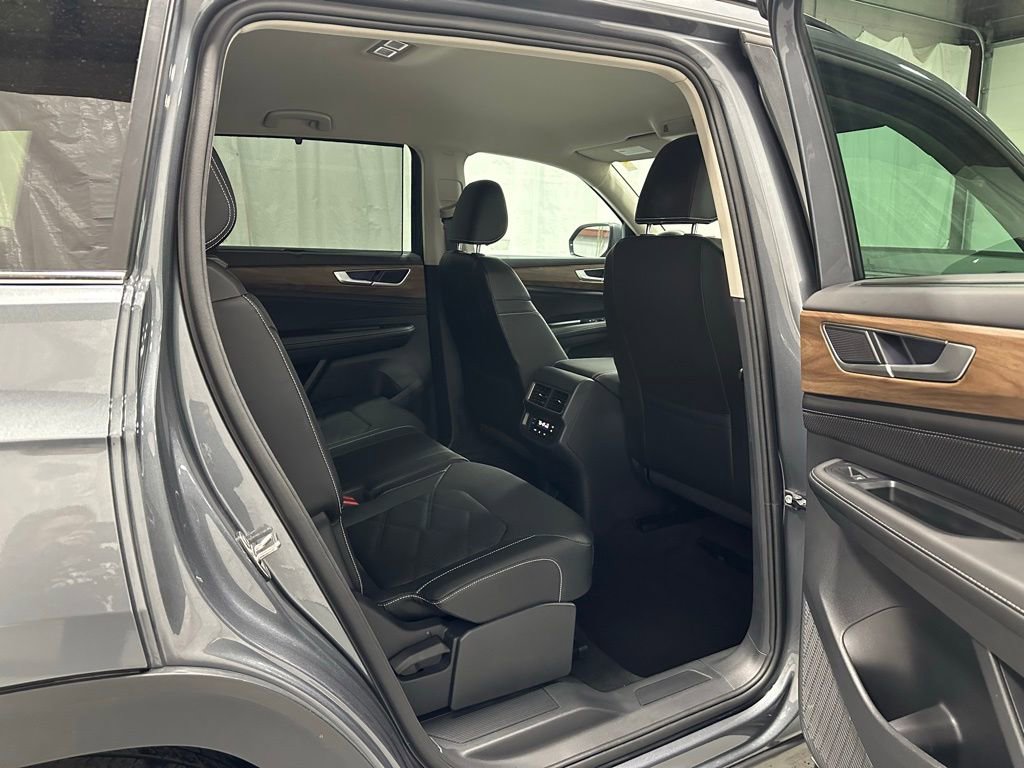 Used 2025 Volkswagen Atlas SE AWD/4WD image 53