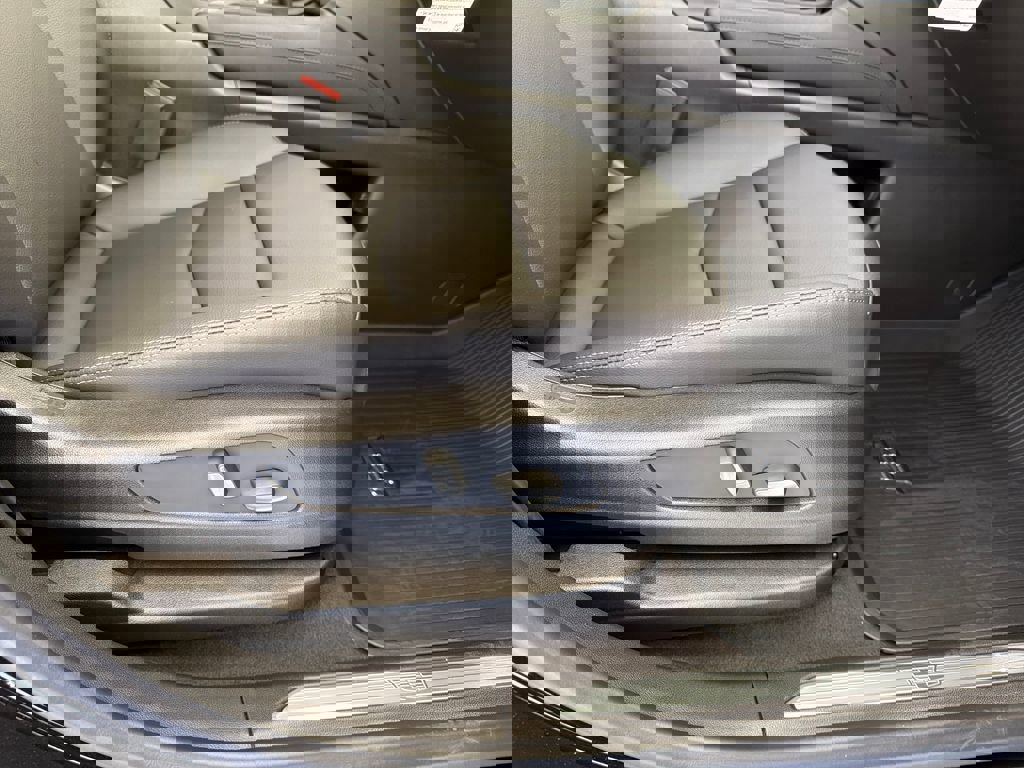 New 2026 Cadillac XT5 Luxury w/ LPO, Floor Liner Package AWD/4WD image 20