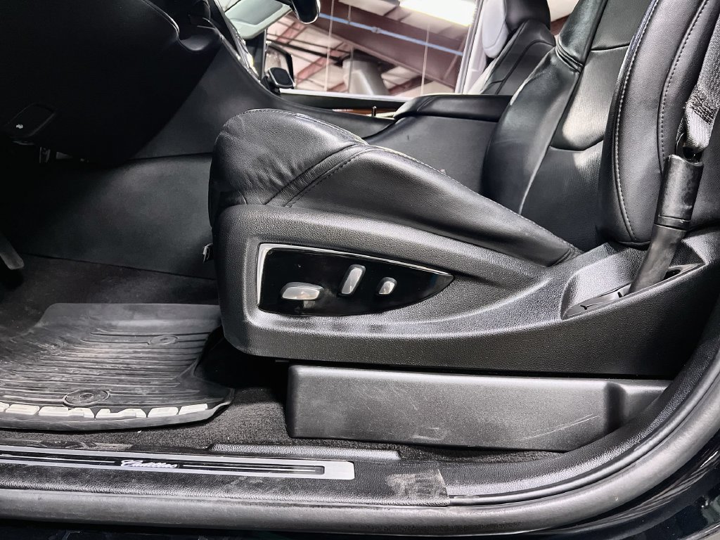 Used 2019 Cadillac Escalade Luxury RWD image 13