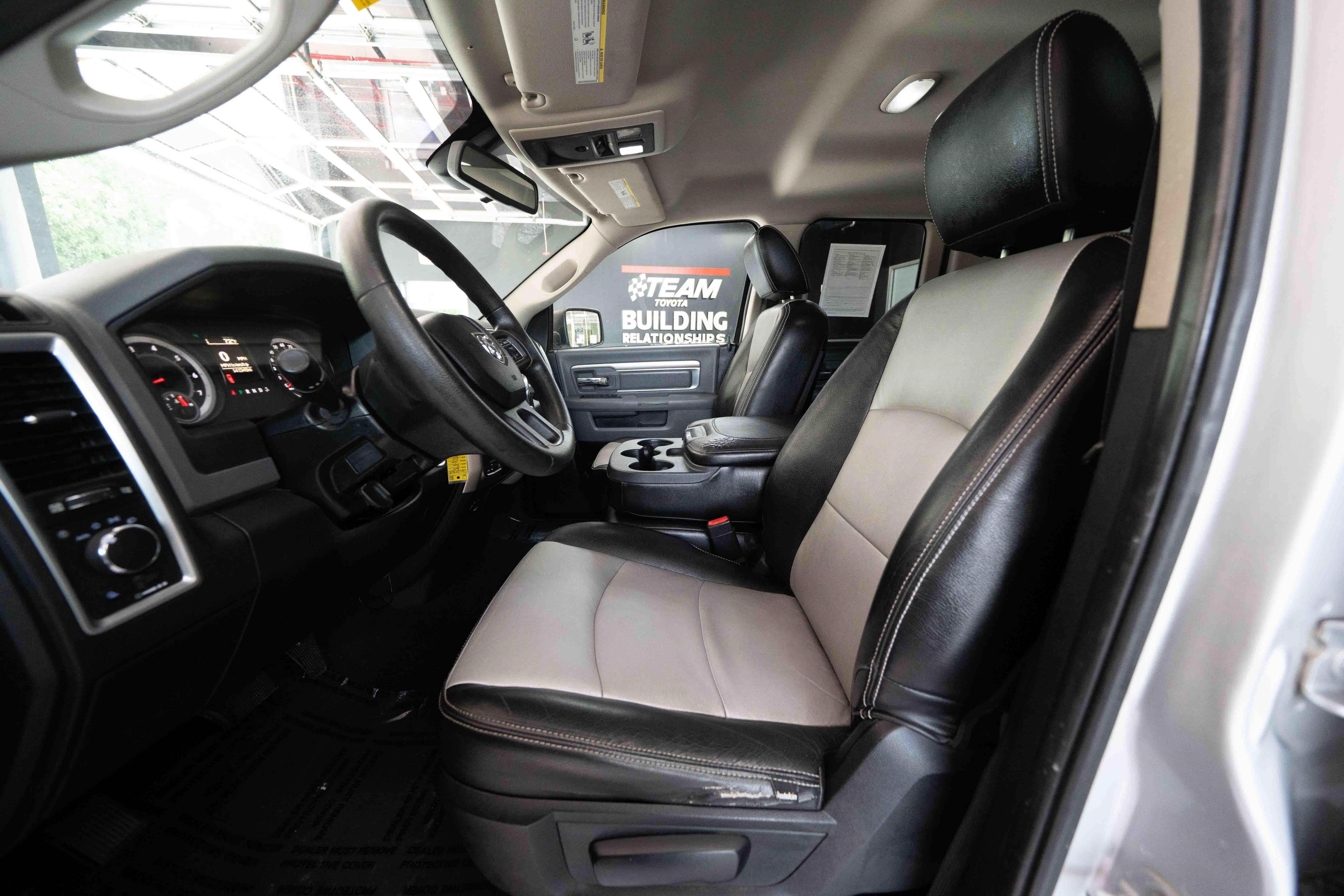 Used 2014 RAM 1500 Classic SLT AWD/4WD image 9