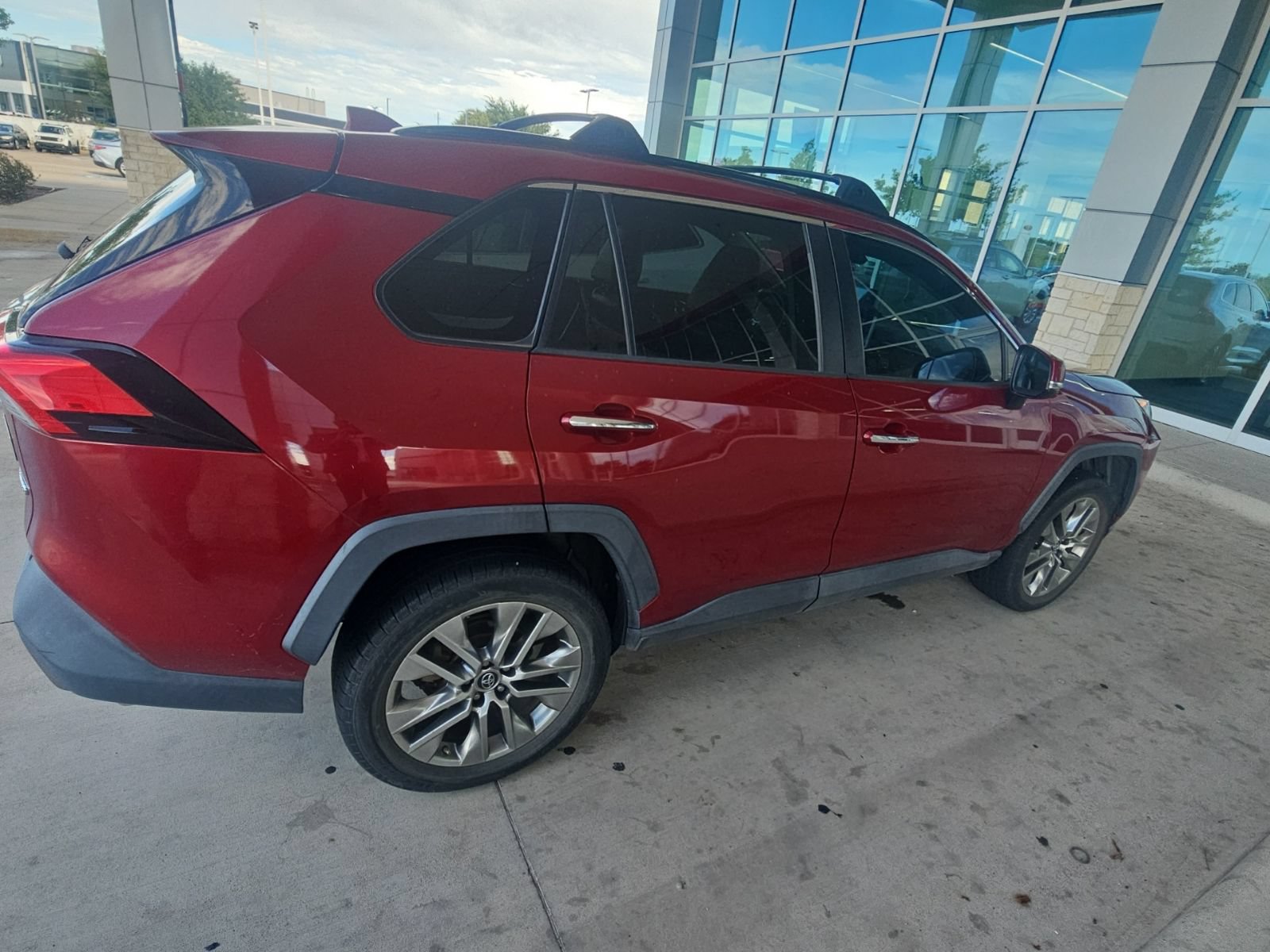 Used 2019 Toyota RAV4 Limited FWD image 20