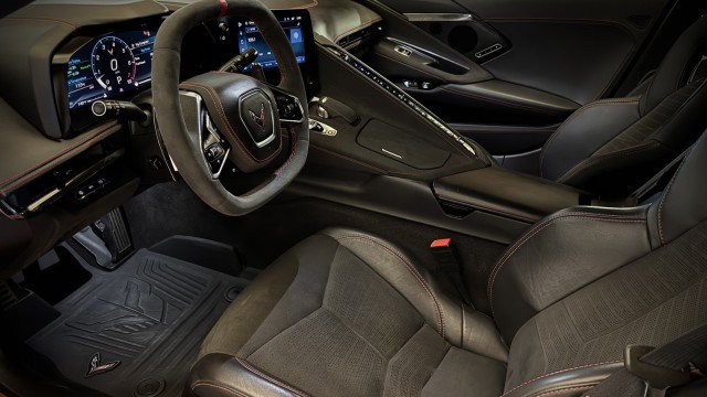 Used 2024 Chevrolet Corvette Stingray Premium Cpe w/ Z51 Performance Package RWD image 4