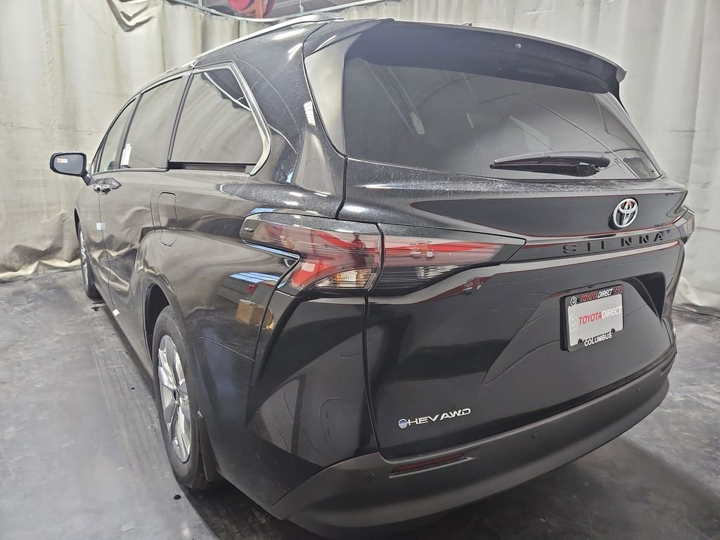 New 2026 Toyota Sienna XLE image 5