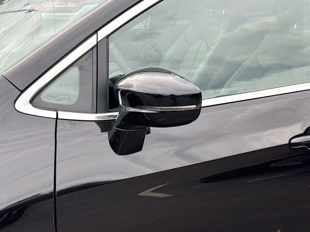 Used 2026 Chrysler Pacifica Select image 35