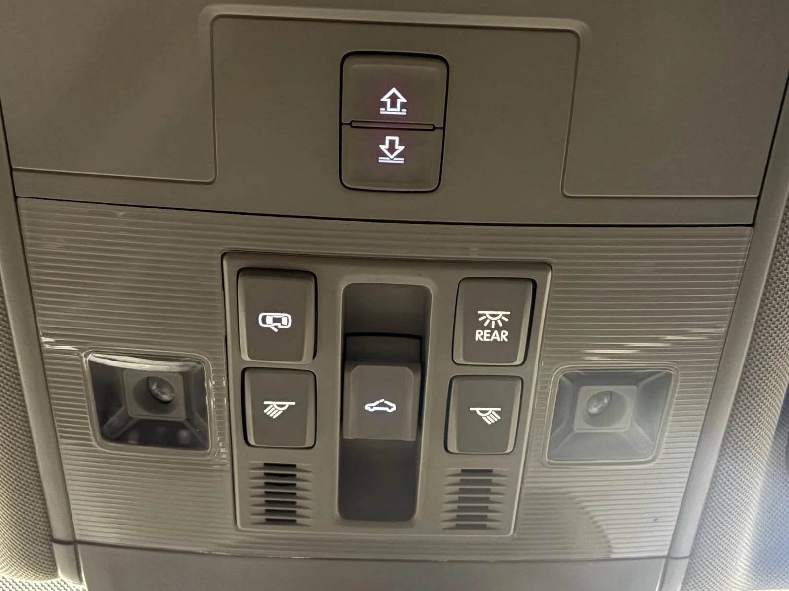 Used 2020 Volkswagen Tiguan SEL AWD/4WD image 29