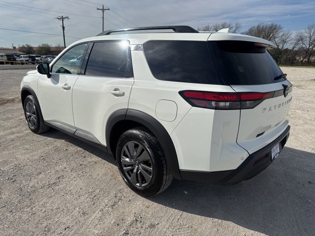 Used 2024 Nissan Pathfinder SV image 4