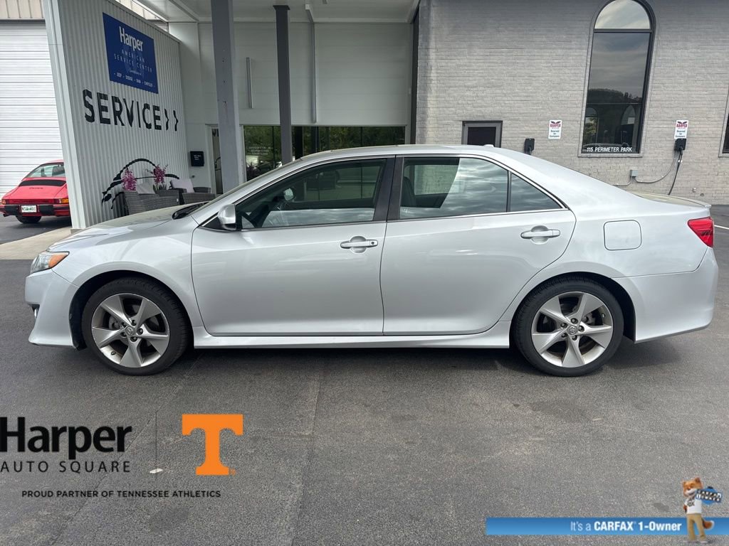 Used 2013 Toyota Camry SE w/ Leather Pkg image 2